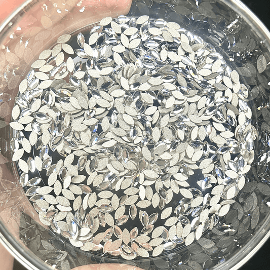 Preciosa Navette - 2mm x 4mm - Maxima FB NHF - Crystal